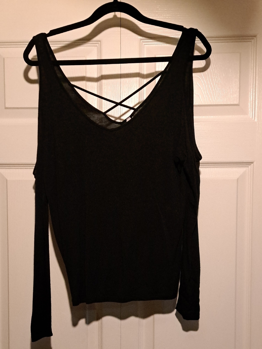 ♣️Black Cold-Shoulder Tank with Crisscross Back Open shoulder & Arm concept